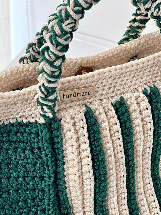 Green & White strips Crochet handbags    حقيبة كروشيه خضراء مخططة بالابيض