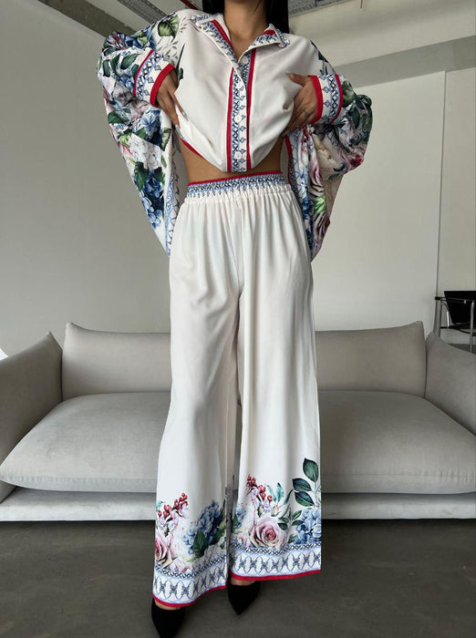 White Floral Print Loose Shirt and Wide Leg Pants Set طقم قميص واسع وسروال بأرجل واسعة بطبعة زهور بيضاء